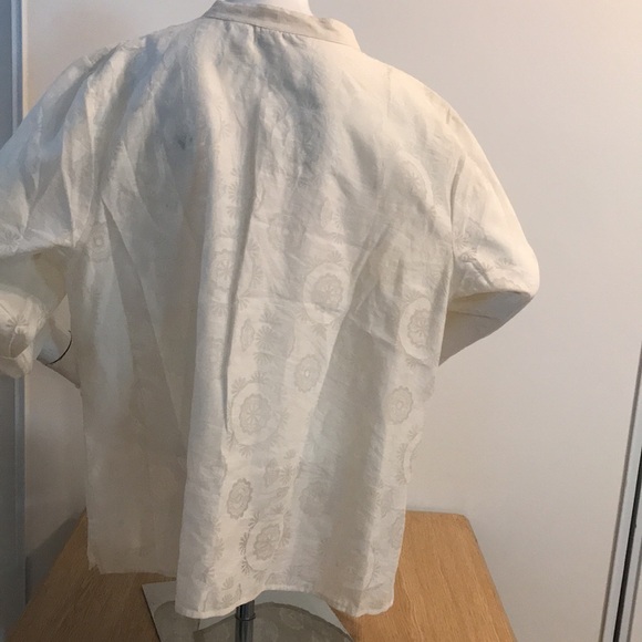 Blouse size 3X, cream colour, three quarter sleeves. - Picture 6 of 6